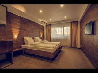 Отель Hotel Oscar Кымпина Улучшенный двухместный номер с 1 кроватью или 2 отдельными кроватями-5