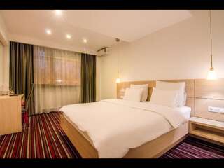 Отель Hotel Oscar Кымпина Улучшенный двухместный номер с 1 кроватью или 2 отдельными кроватями-8
