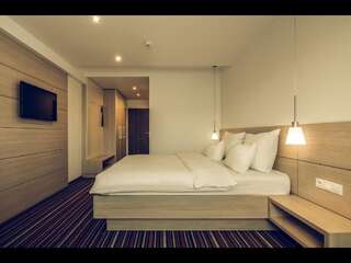 Отель Hotel Oscar Кымпина Улучшенный двухместный номер с 1 кроватью или 2 отдельными кроватями-13