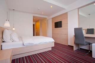 Отель Hotel Oscar Кымпина Улучшенный двухместный номер с 1 кроватью или 2 отдельными кроватями-14