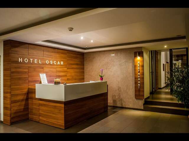 Отель Hotel Oscar Кымпина-11